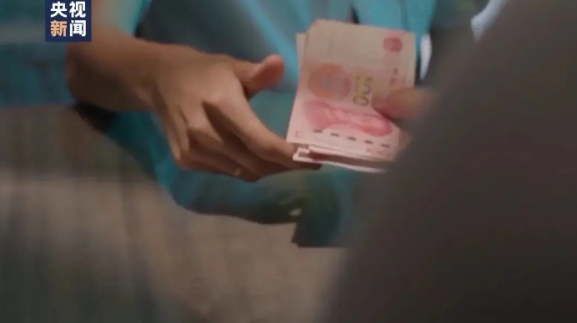 挂职副县长搜集密件 妻子携复印件出境 夫妻俩双双获刑