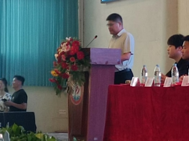 安徽霍山文峰学校举办2025高三年级成人礼 共赴青春新征程(图2) 安徽霍山文峰学校举办2025高三年级成人礼 共赴青春新征程(图2)