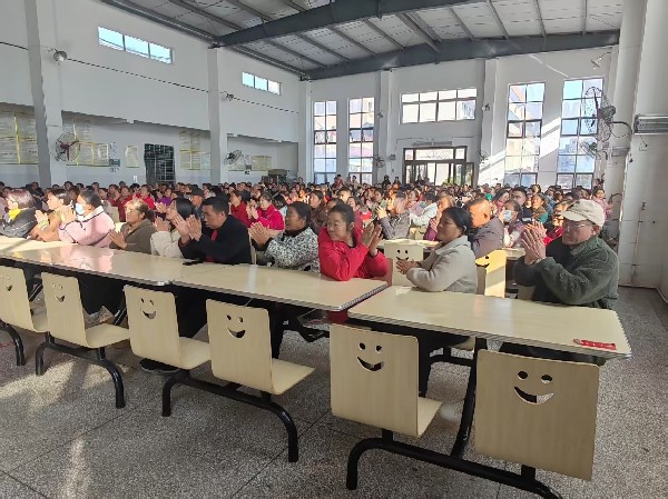 家校同心筑桥梁 协同共育助成长——沙洋县后港小学低段家长会绘就育人新图景(图2) 家校同心筑桥梁 协同共育助成长——沙洋县后港小学低段家长会绘就育人新图景(图2)