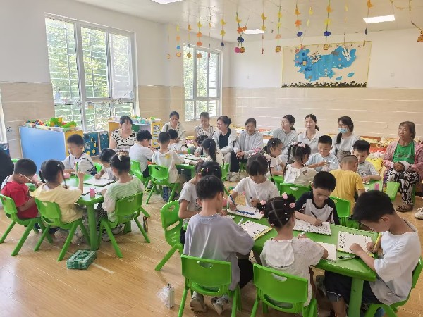 湖北沙洋：“童”你一起 “伴”日相约——后港镇第二中心幼儿园开展家长半日开放活动(图3)
